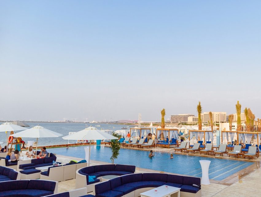 YAS BEACH – UMA PRAIA NADA CONVENCIONAL